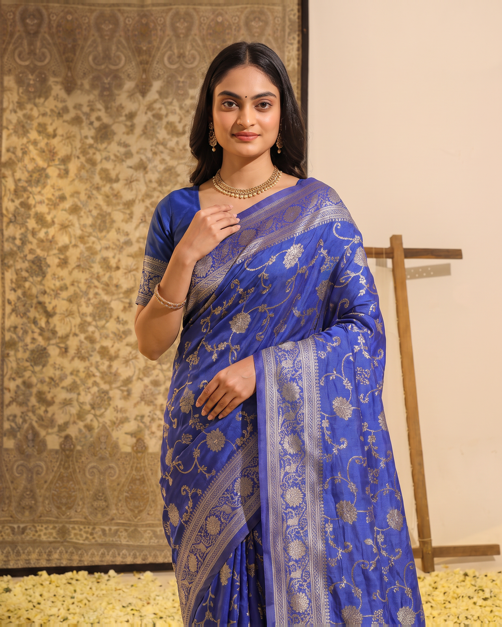 Samaira Antique Motif Paithani Silk Saree - Royal Blue - upper closeup