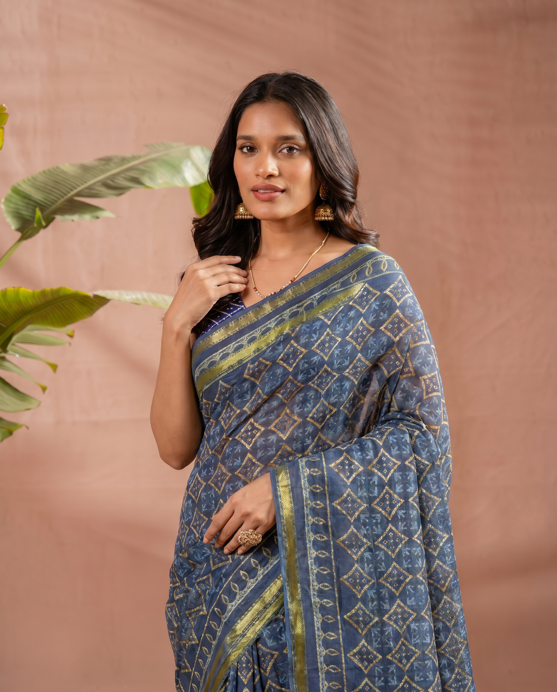 Stylish Pink Geometric Printed Pure Cotton Saree with Golden Border - output 0 - 04 upper closeup