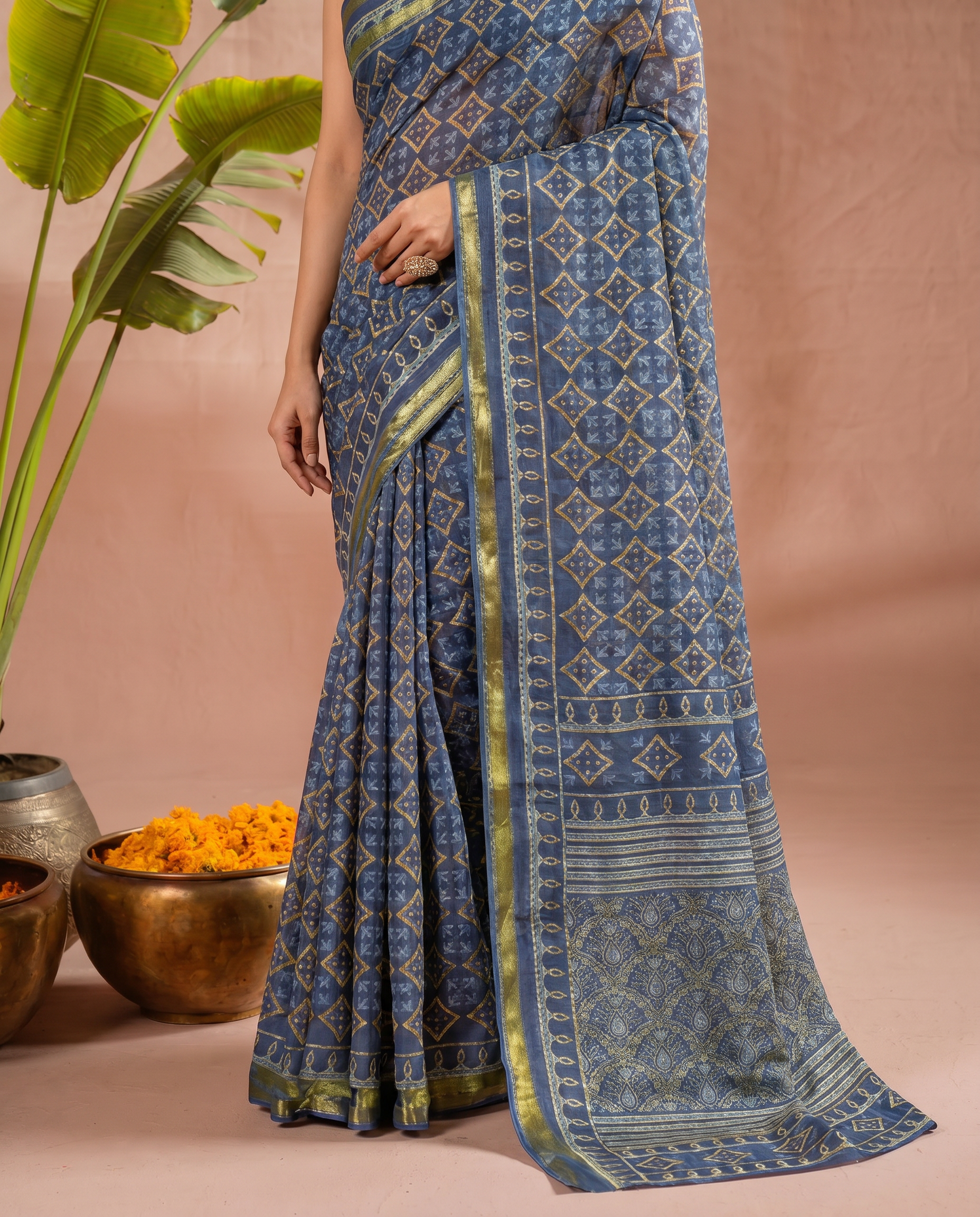 Stylish Pink Geometric Printed Pure Cotton Saree with Golden Border - output 0 - 05 lower closeup
