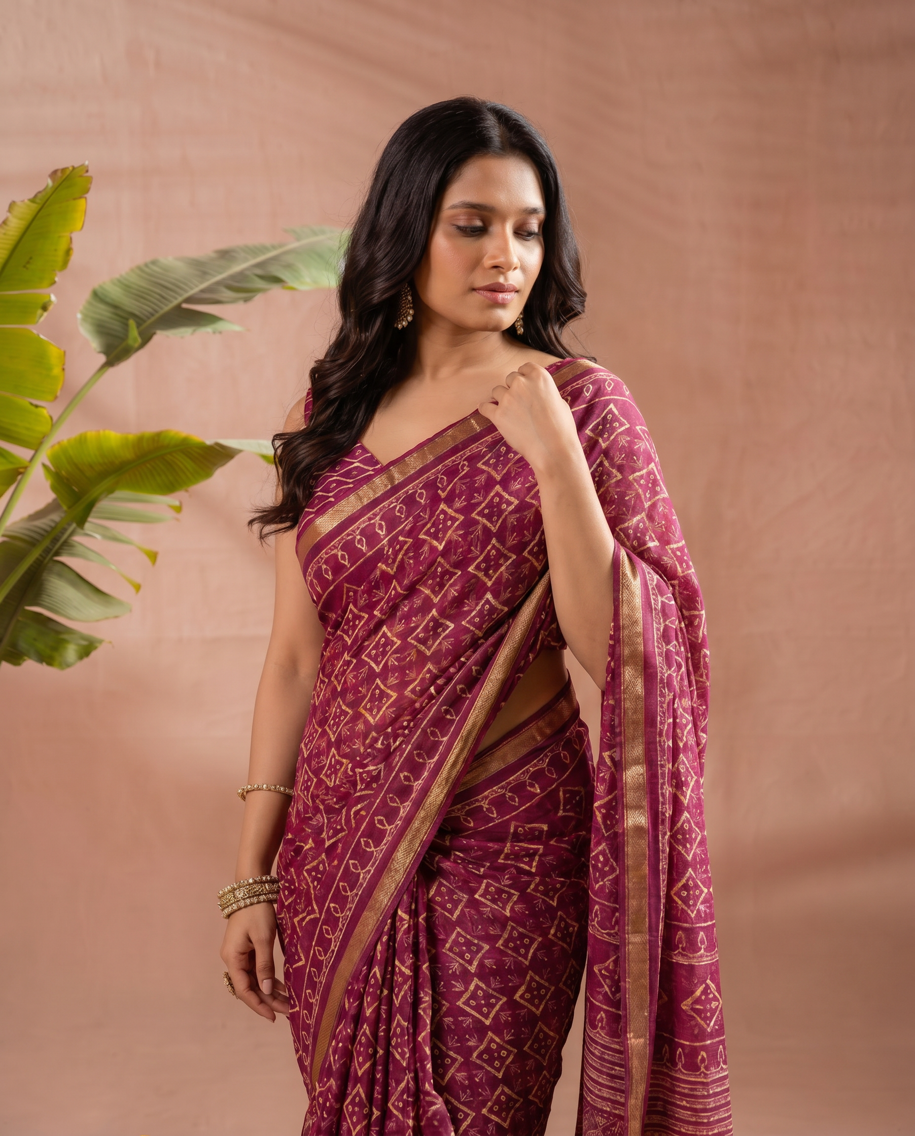 Stylish Pink Geometric Printed Pure Cotton Saree with Golden Border - output 1 - 04 upper closeup