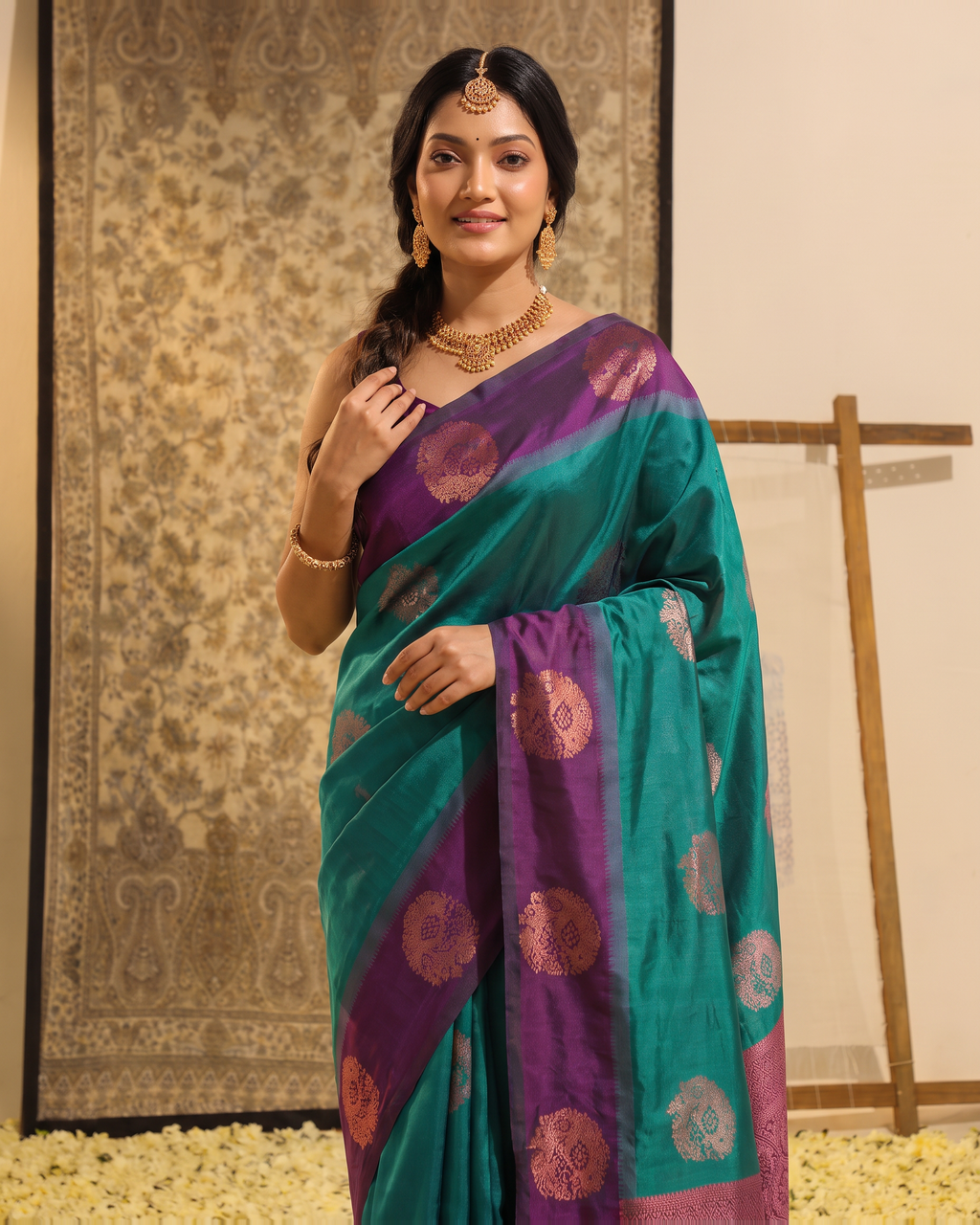 Teal Purple Silk Saree with Circular Butta Pallu - upper closeup