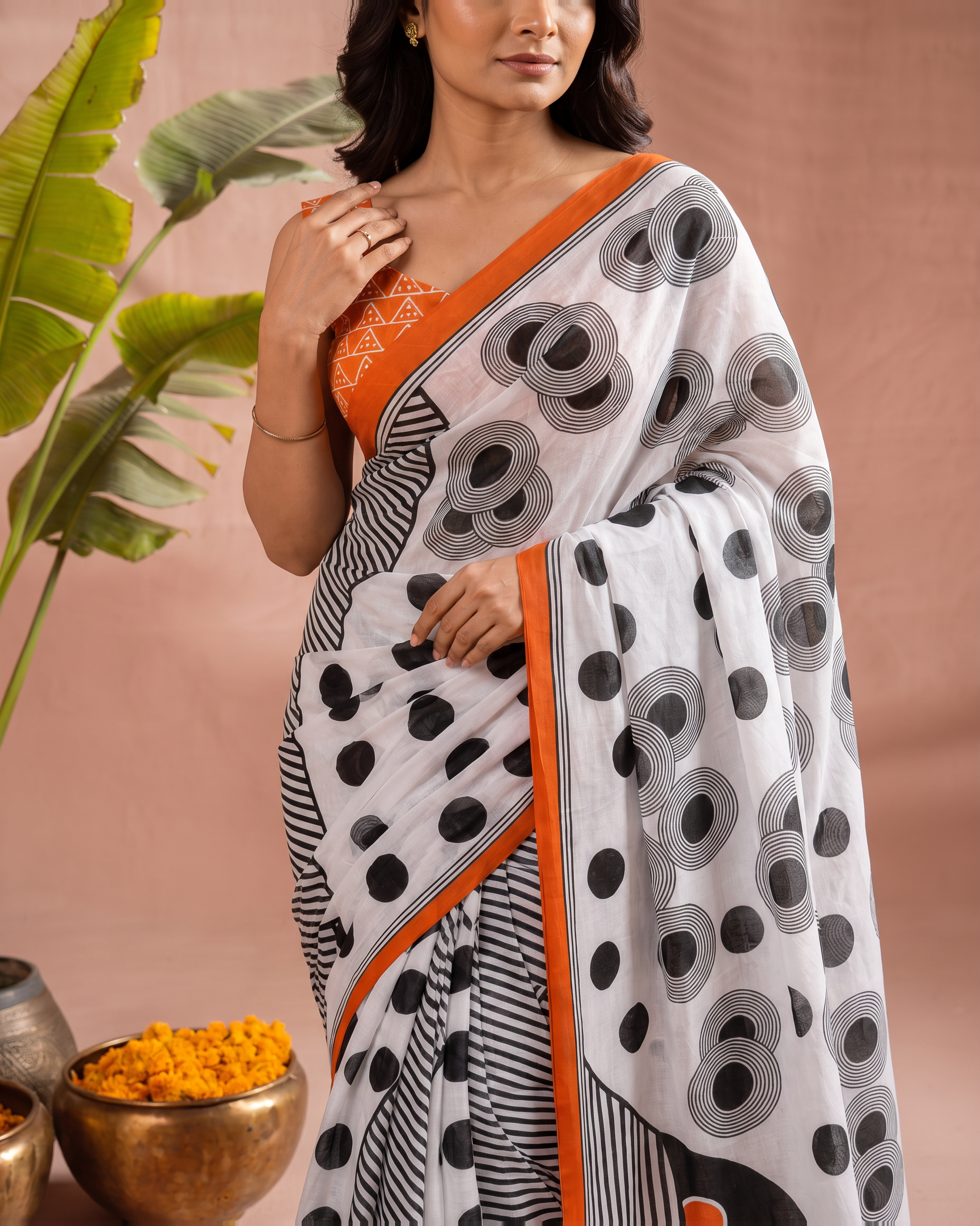 The Mist Grey Mulmul - White - upper closeup - catalog replacement catalog-output-replacement-20260812-095206-5340