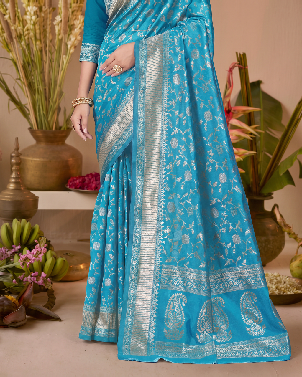 Vasundhara Botanical Trellis Silk Saree - Firozi Blue - lower border closeup