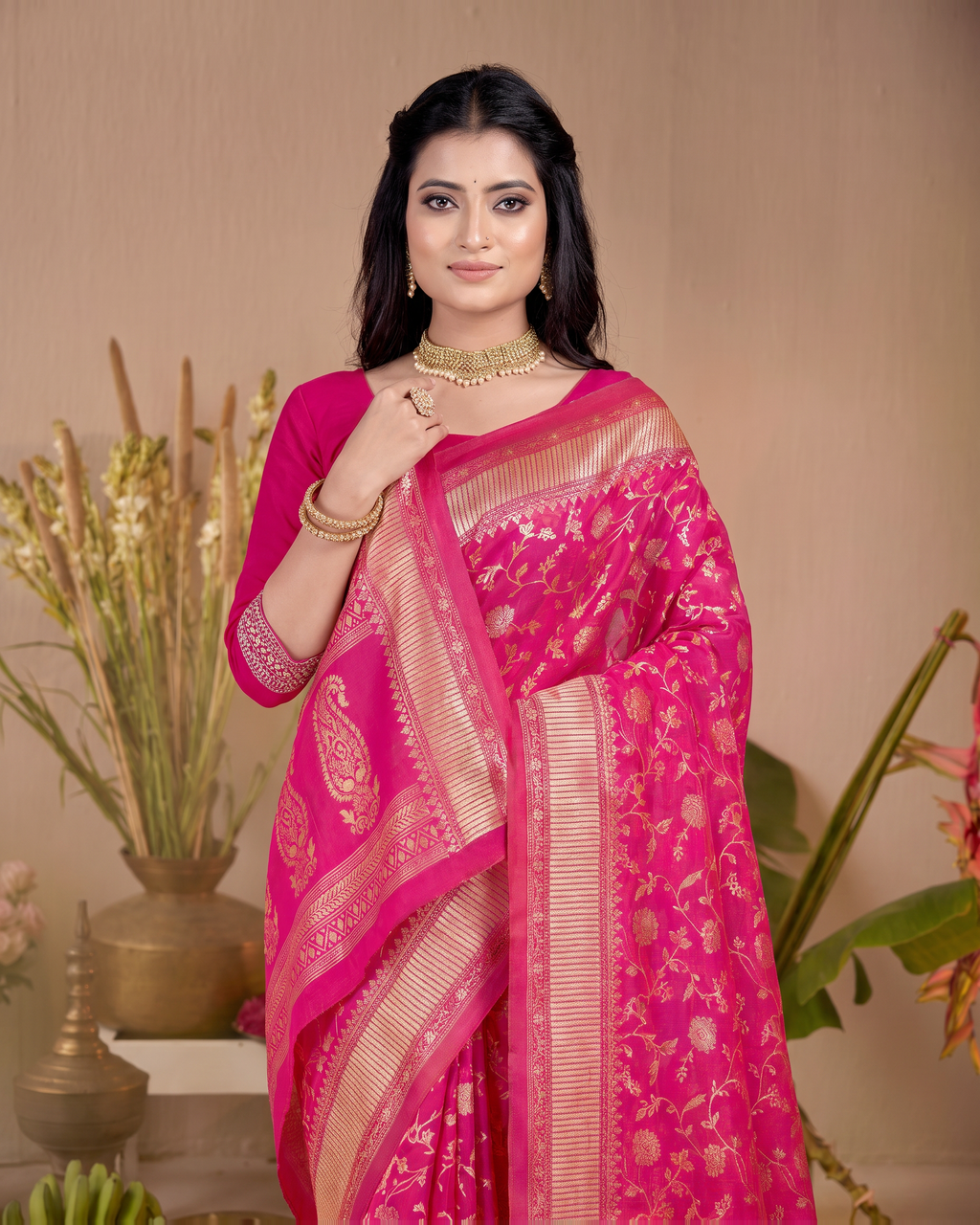 Vasundhara Botanical Trellis Silk Saree - Rani Pink - upper closeup