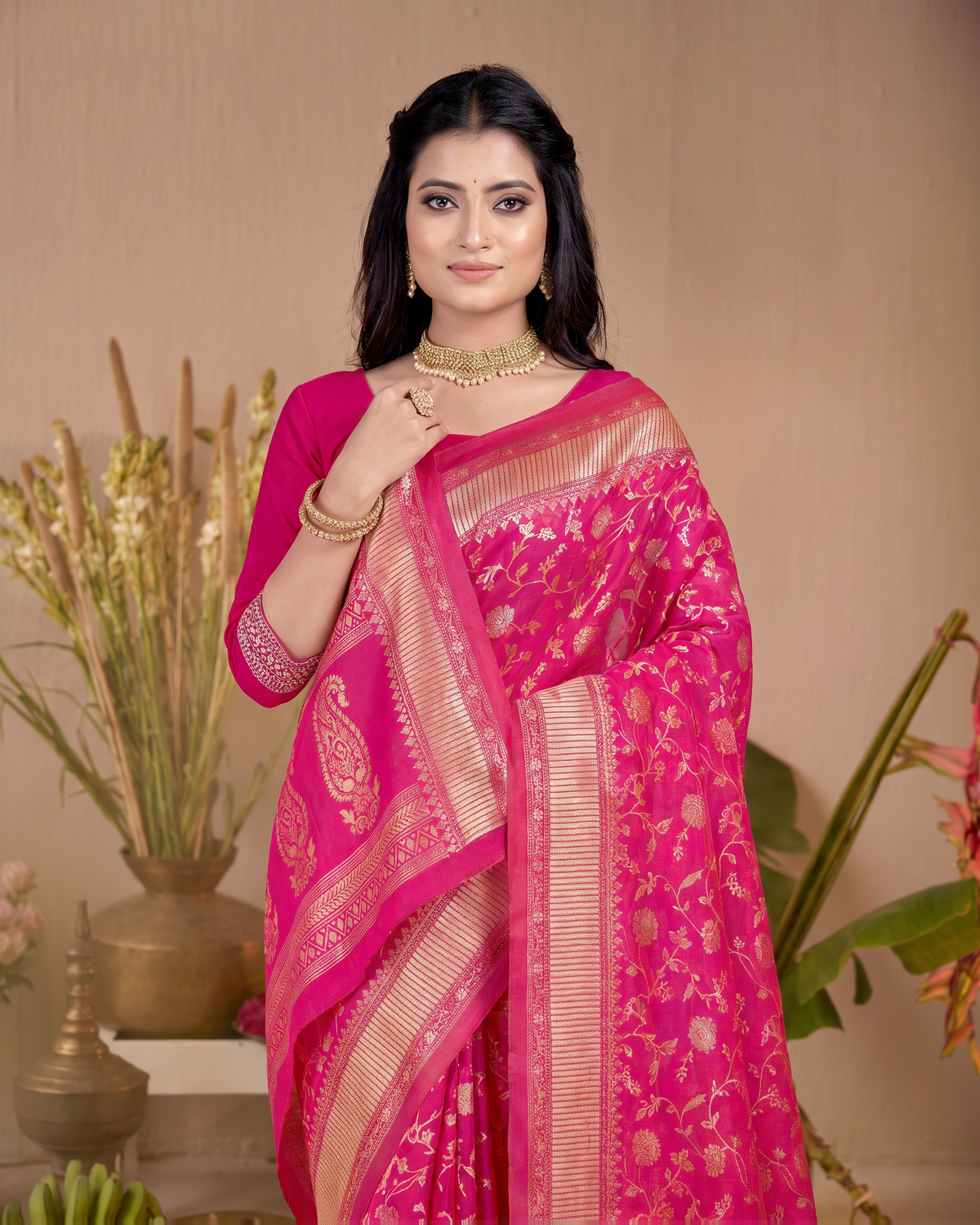 Vasundhara Botanical Trellis Silk Saree - Rani Pink - upper closeup