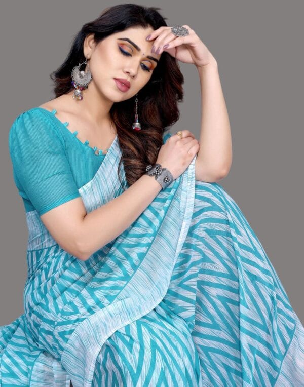 Georgette Geometric White and Turquoise Saree - Image 4